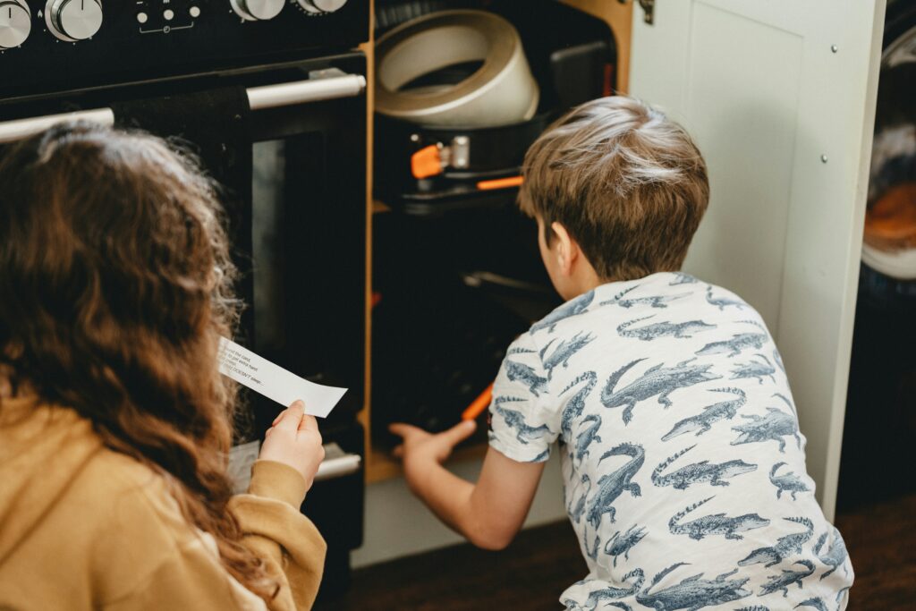 Scavenger Hunt Image While Travelling with Kids